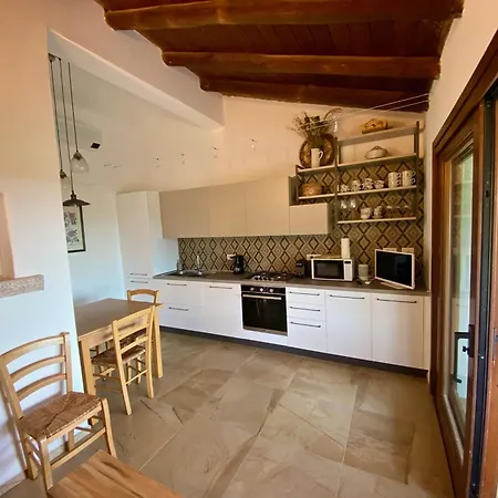 Feriehus Cice, Con Giardino Budoni